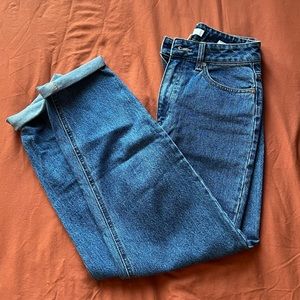 MEDIUM WASH MOM JEANS